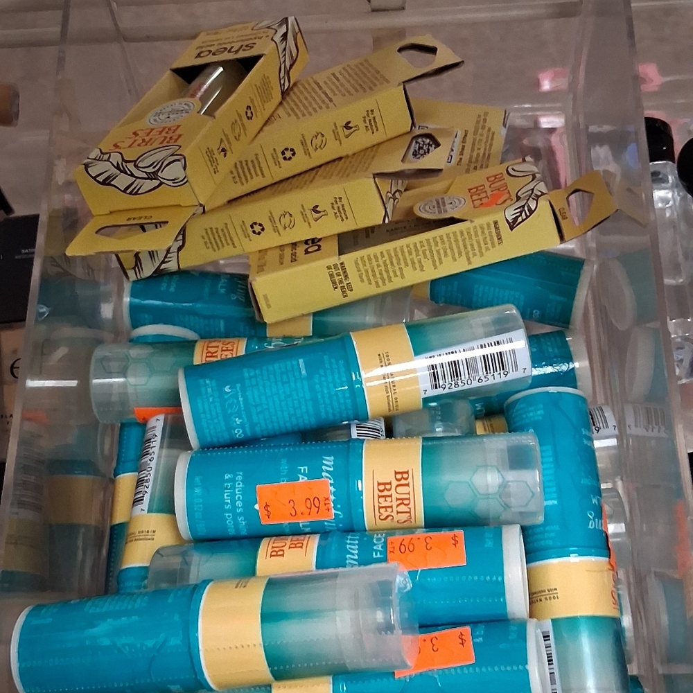 4 Lb Mystery Drugstore Makeup & Skincare Bundle! - Picture 6 of 11